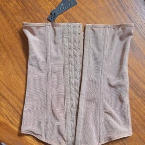 Skims Corset, Sz M, NWT